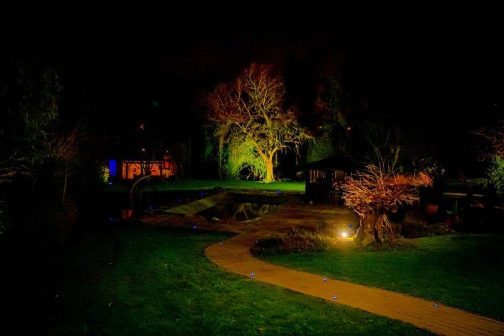 Le Spa Du Cabanon: Cabanon De Luxe Avec Spa Entierement Privatif Aye Exteriér fotografie
