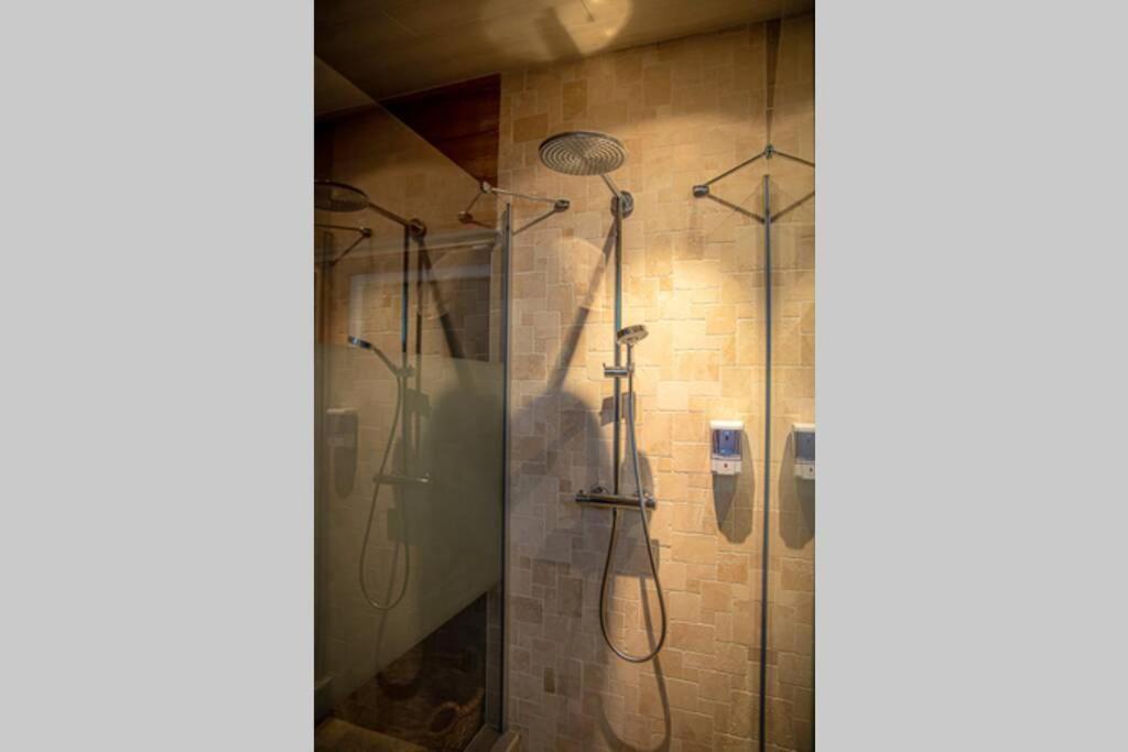 Le Spa Du Cabanon: Cabanon De Luxe Avec Spa Entierement Privatif Aye Exteriér fotografie