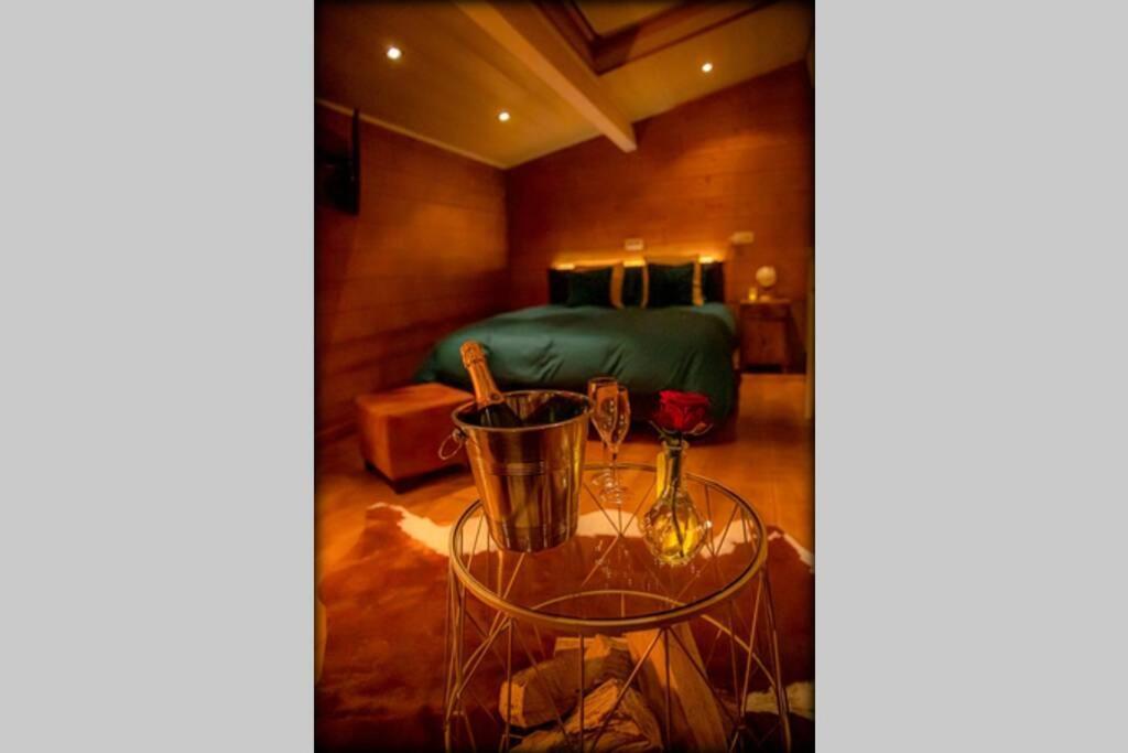 Le Spa Du Cabanon: Cabanon De Luxe Avec Spa Entierement Privatif Aye Exteriér fotografie