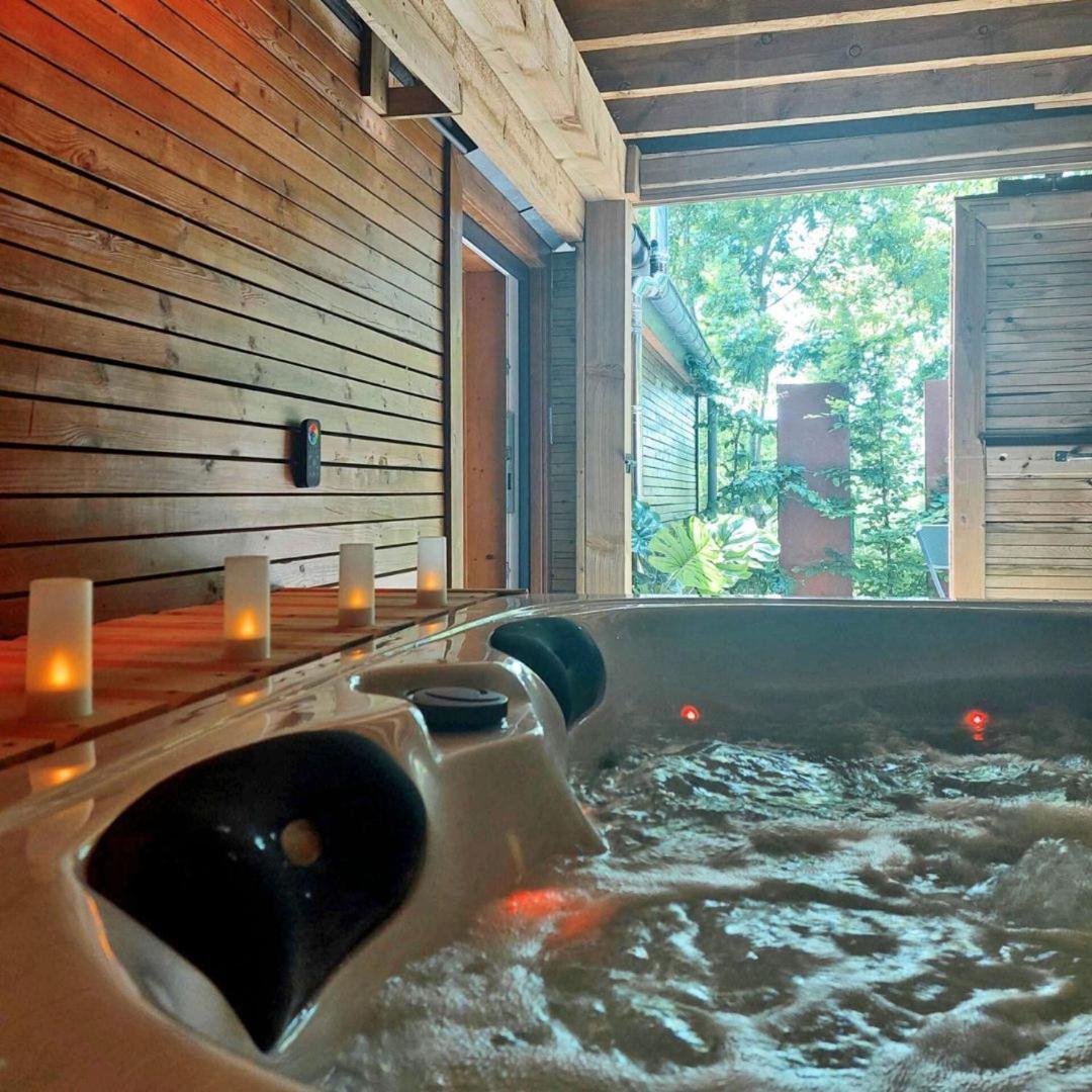 Le Spa Du Cabanon: Cabanon De Luxe Avec Spa Entierement Privatif Aye Exteriér fotografie
